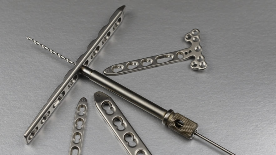 Конструкции для остеосинтеза Показания к операции остеосинтез бедра