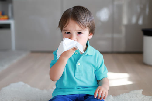 Почему нос у ребенка желтый: причины и способы лечения