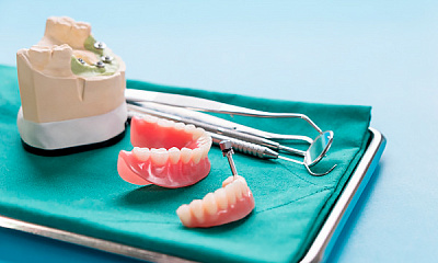 Протезирование зуба металлокерамической коронкой (кобальт-хром) с использованием имплантата (1 ед., стоимость изготовления, примерки, установки)